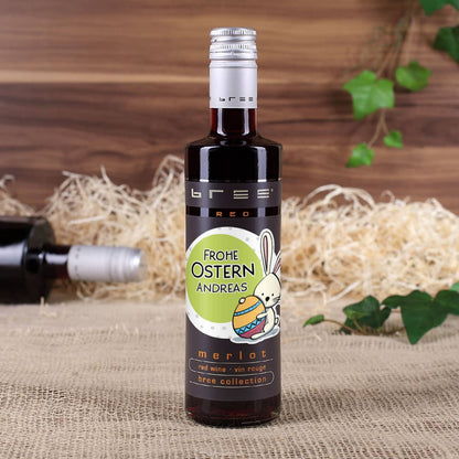niedliches Etikett mit Osterhase und Wunschname auf Bree Rotwein