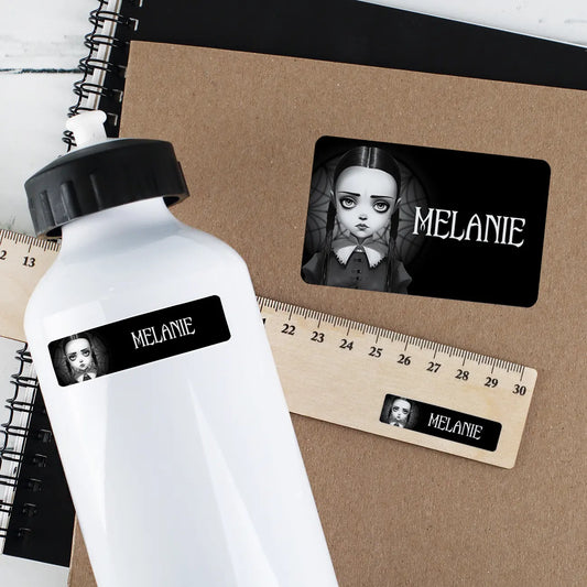 Schwarze Schulaufkleber mit Gothic Mädchen und Namensaufdruck