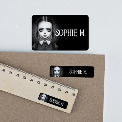 Schwarze Schulaufkleber mit Gothic Mädchen und Namensaufdruck