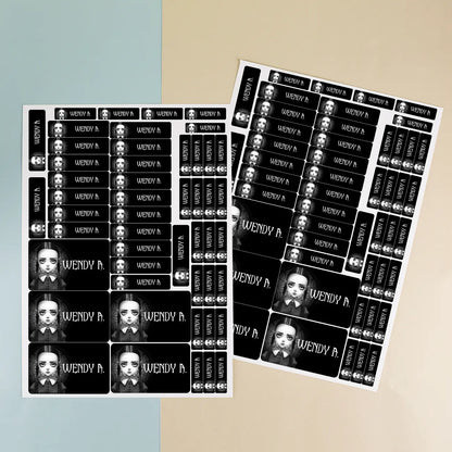 Schwarze Schulaufkleber mit Gothic Mädchen und Namensaufdruck