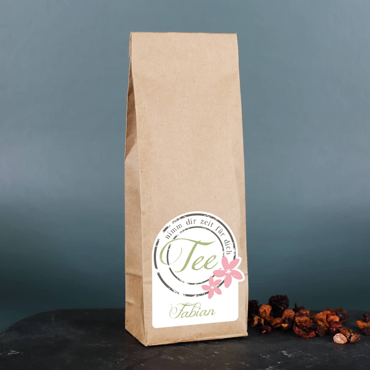 Loser Tee mit Name auf dem Etikett