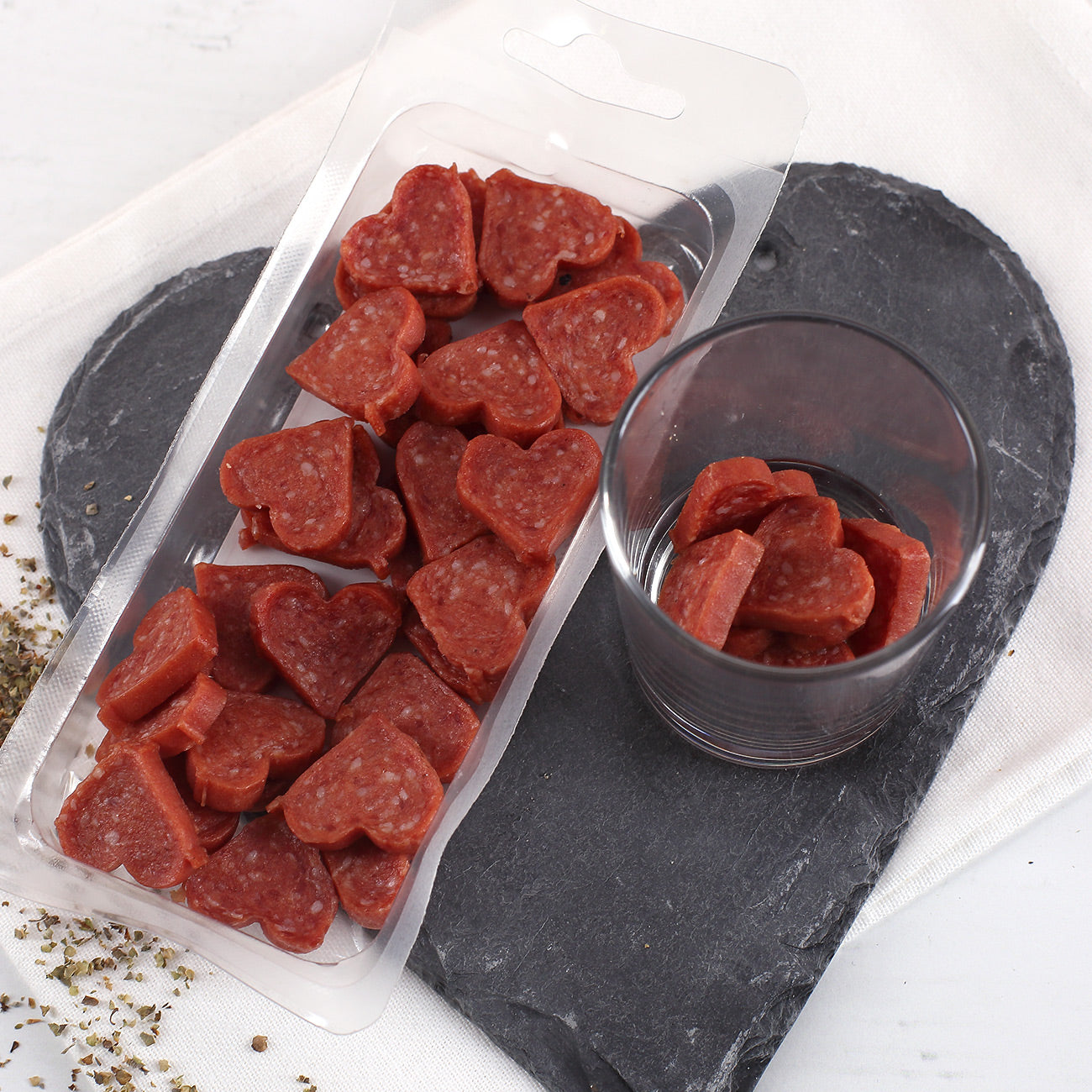 Salami in Form von kleiner Herzen