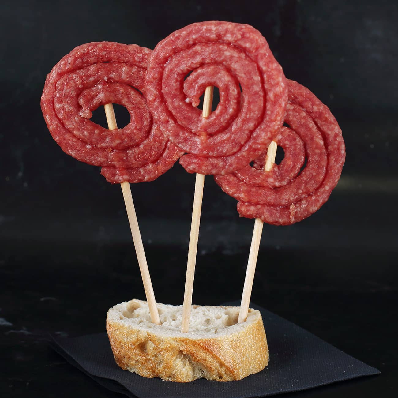 Lollies aus Salami zum Valentinstag