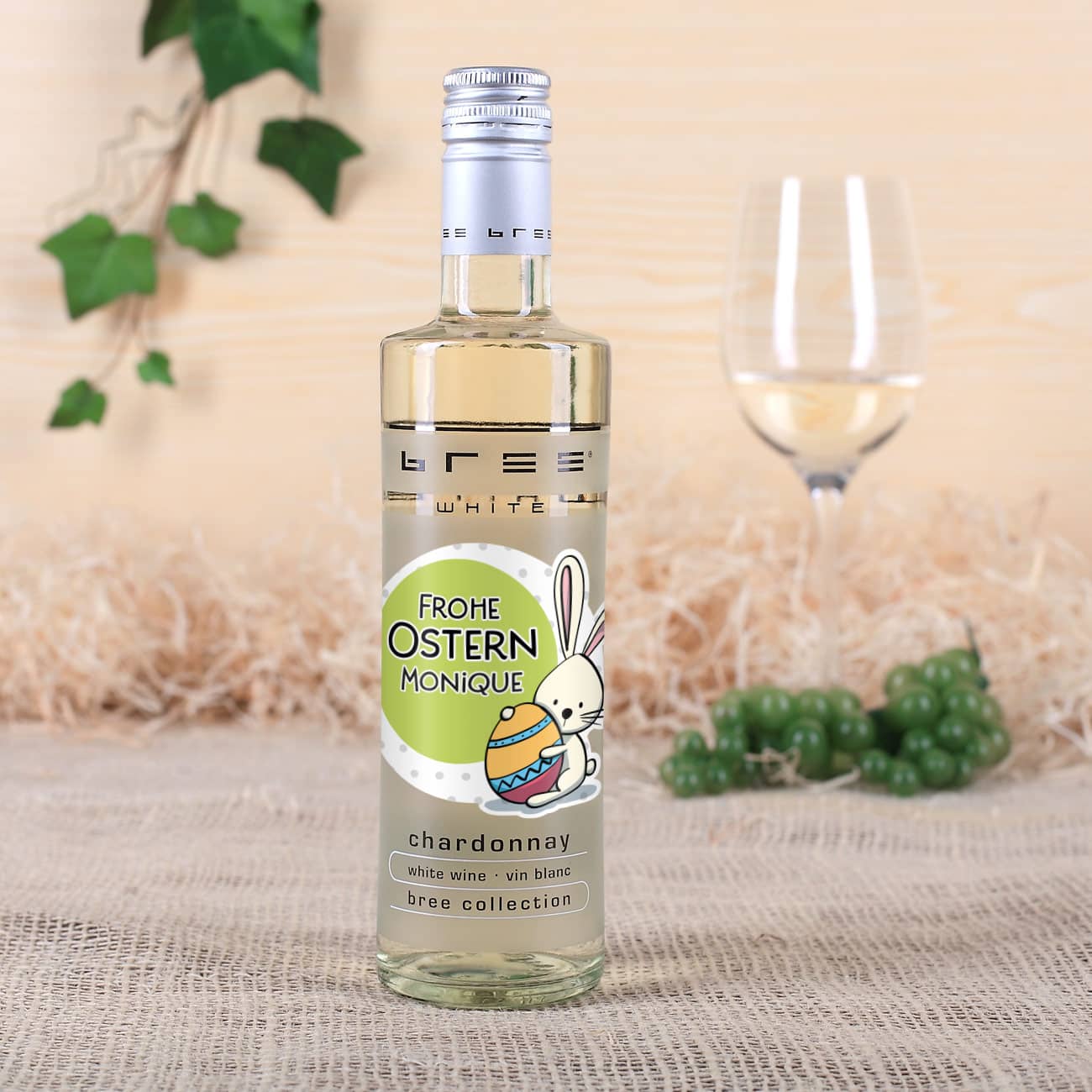 niedliches Etikett mit Osterhase und Wunschname auf Bree Weißwein