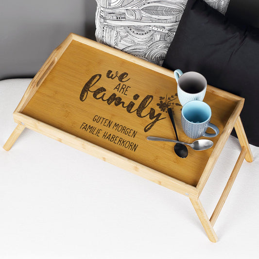 We are family - Bambustablett mit Tischfunktion persönlich graviert
