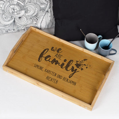 We are family - Bambustablett mit Tischfunktion persönlich graviert