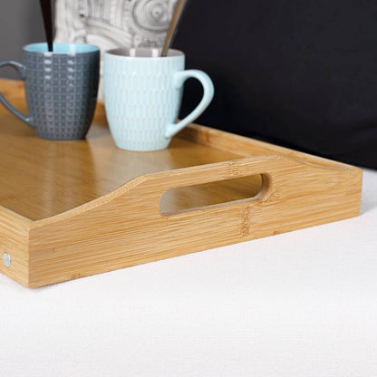 Mit praktischen Tragegriffen