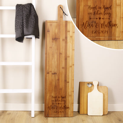 1 Meter Servierbrett - Hand in Hand - aus Bambusholz zur Hochzeit mit Namen und Datum