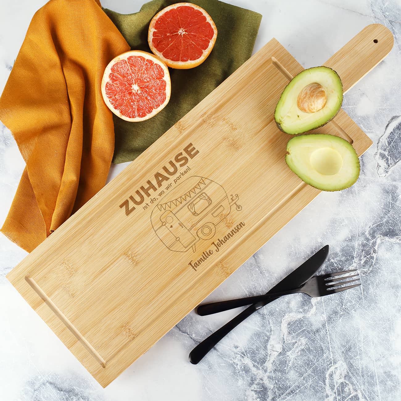 Zuhause ist da, wo wir parken - XL Bambusbrett mit Namensgravur