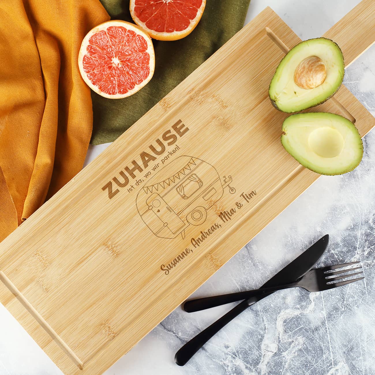 Großes Servierbrett aus Bambus mit persönlicher Gravur von Namen