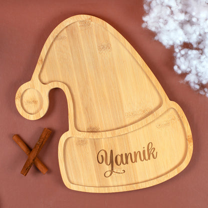 Plätzchenteller mit Name graviert | Bambus Servierbrett Weihnachtsmütze als Geschenk für Weihnachten