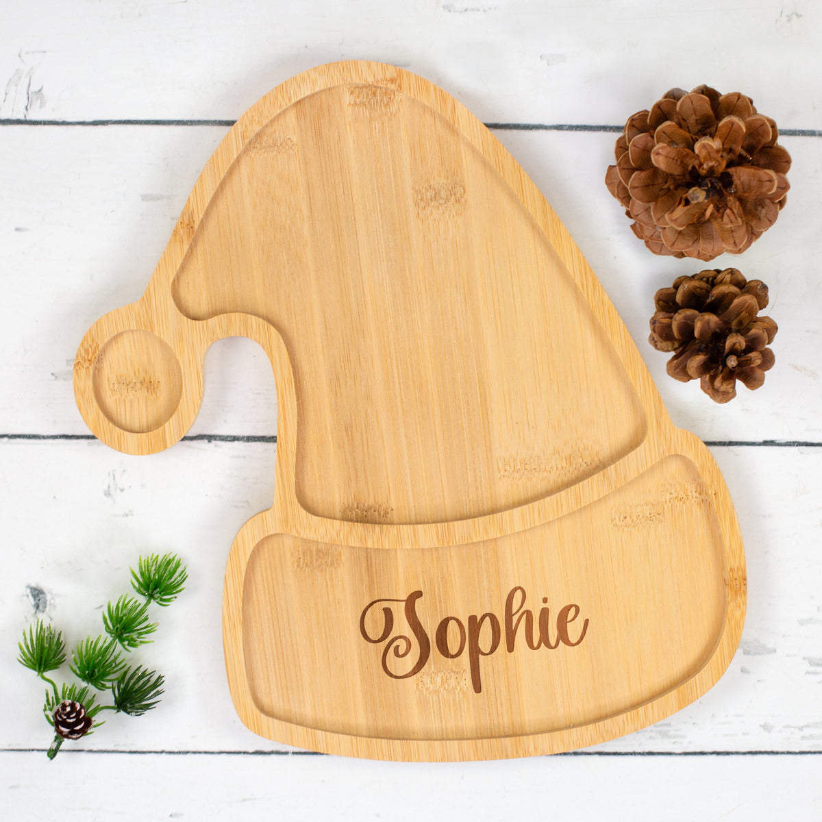 Plätzchenteller mit Name graviert | Bambus Servierbrett Weihnachtsmütze als Geschenk für Weihnachten