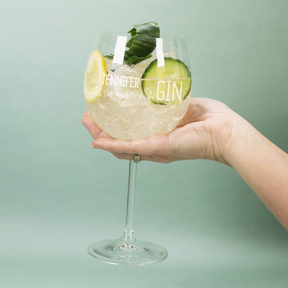 Glas für Gin mit Spruch "Let the good times beGIN" und Name graviert