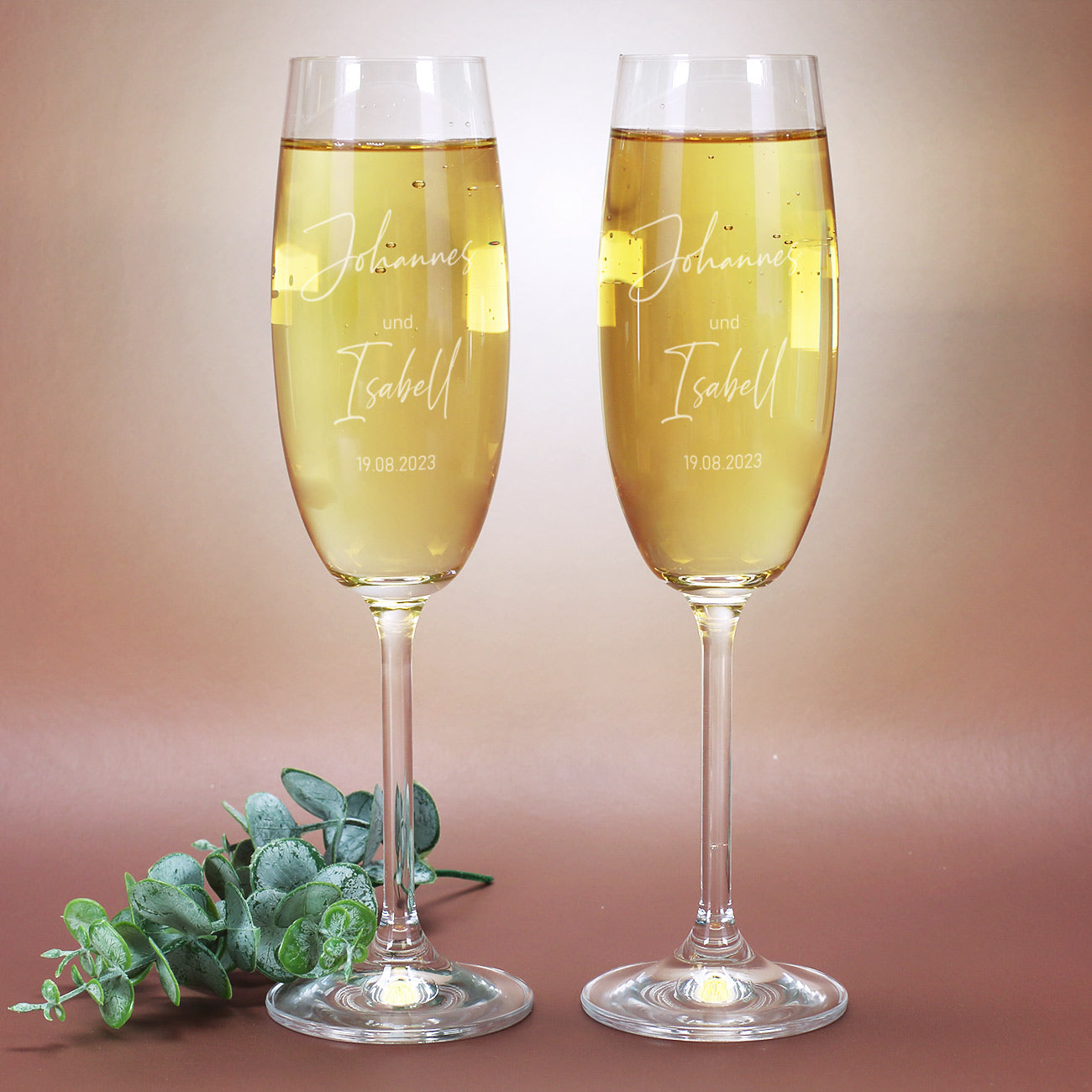 Sektgläser mit Namen & Datum graviert