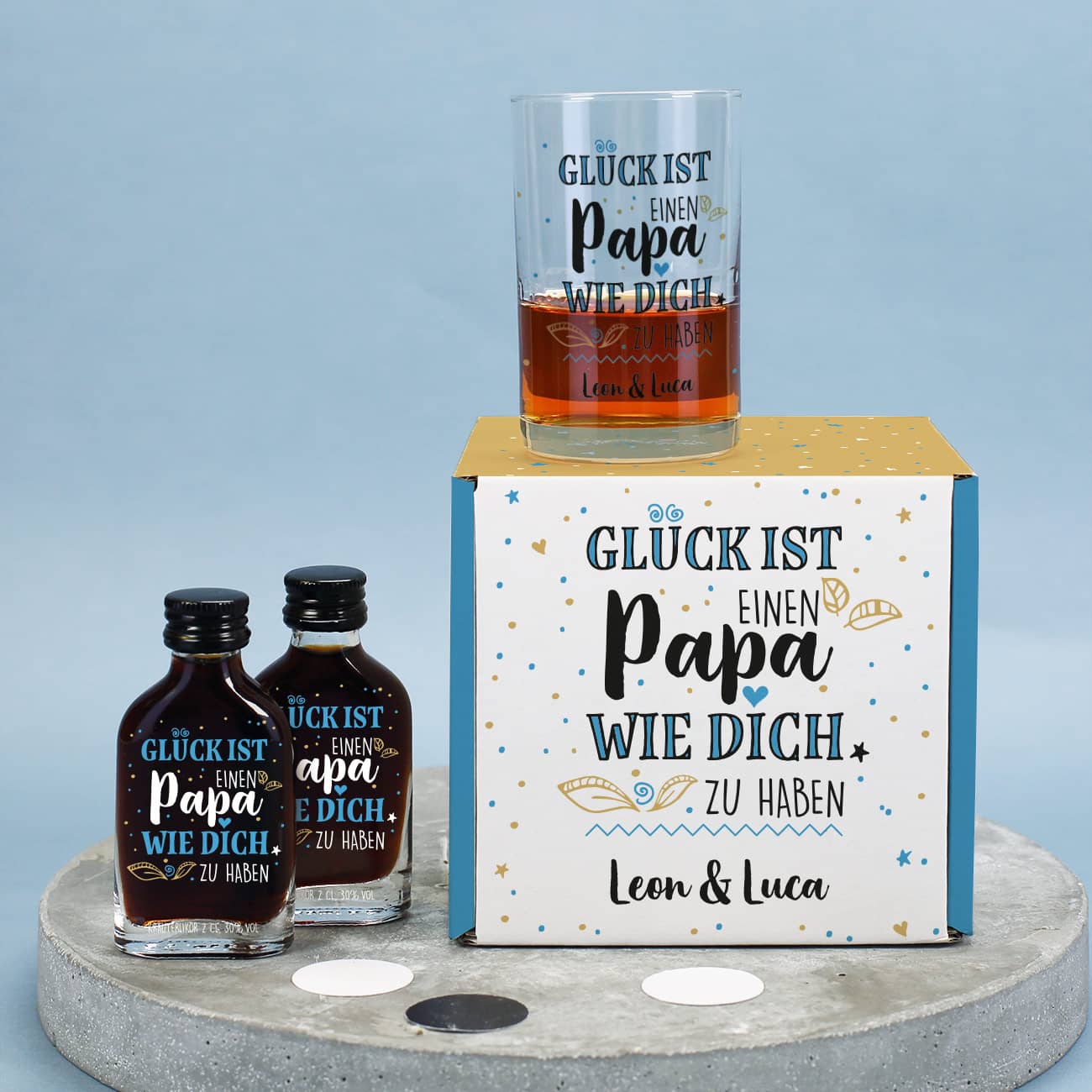 Geschenkset für Papa mit zwei Kräuterlikören, einem bedruckten Schnapsglas und passender Box