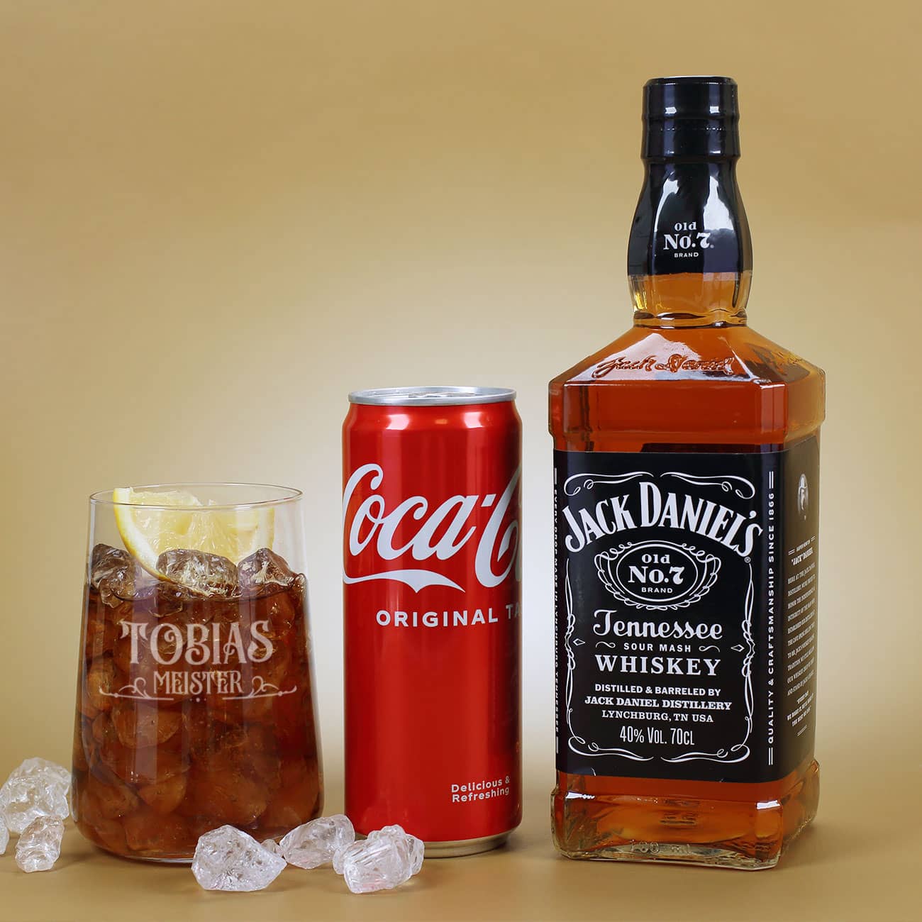 Mit graviertem Glas, Dose Coca Cola & Flasche Jack Daniel's