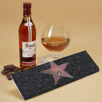 Schokolade, Weinbrand & graviertes Glas als Inhalt