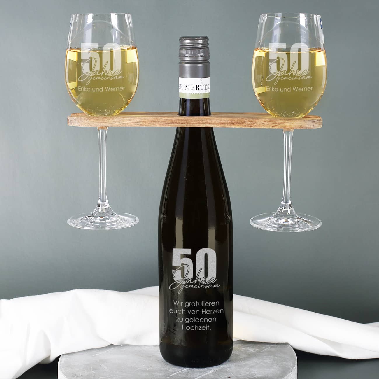 50 Jahre gemeinsam - Geschenkset zur goldenen Hochzeit mit Wein nach Wahl, Wunschnamen und Text