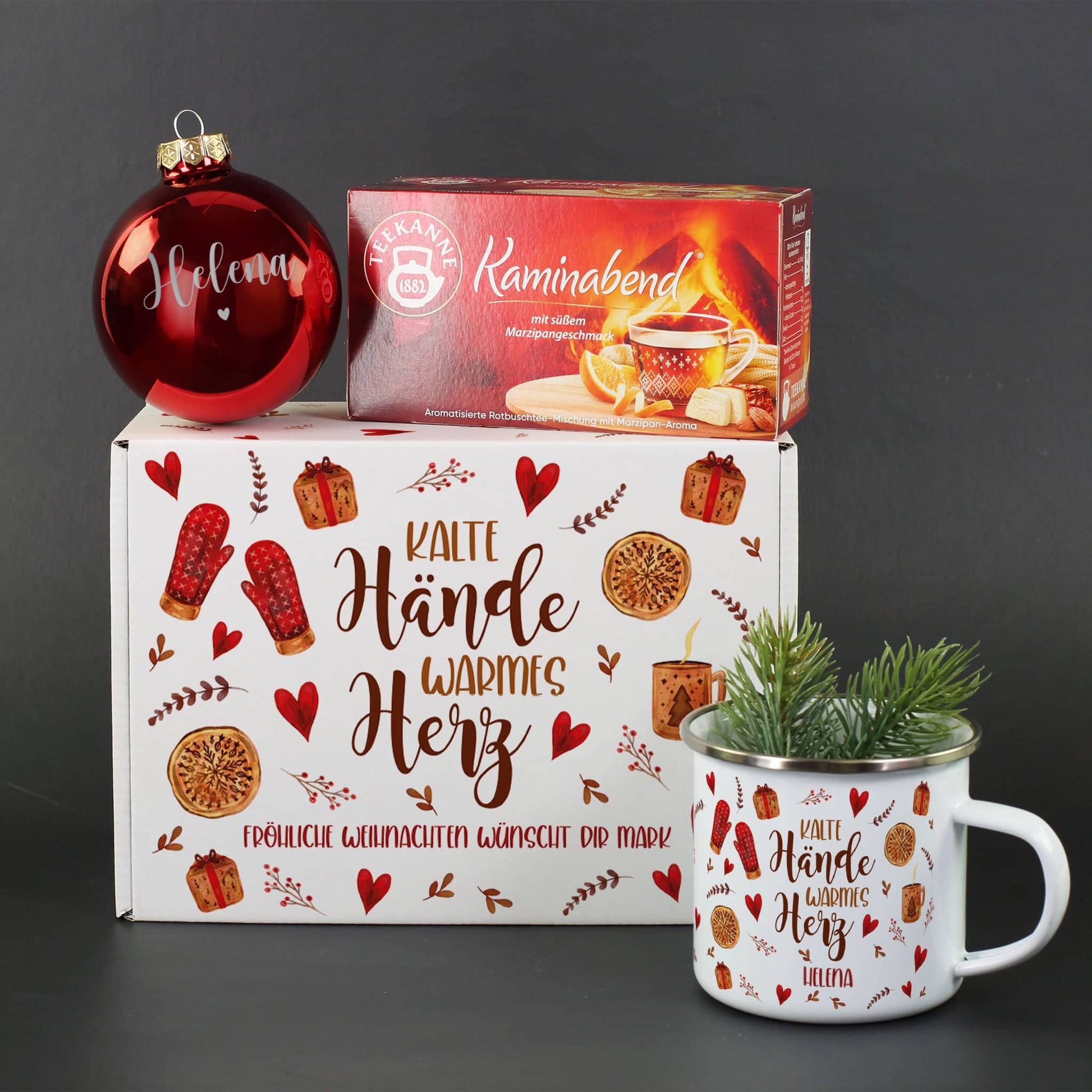 Weihnachtsgeschenkset mit Emailletasse, Tee, gravierte Christbaumkugel und Geschenkbox