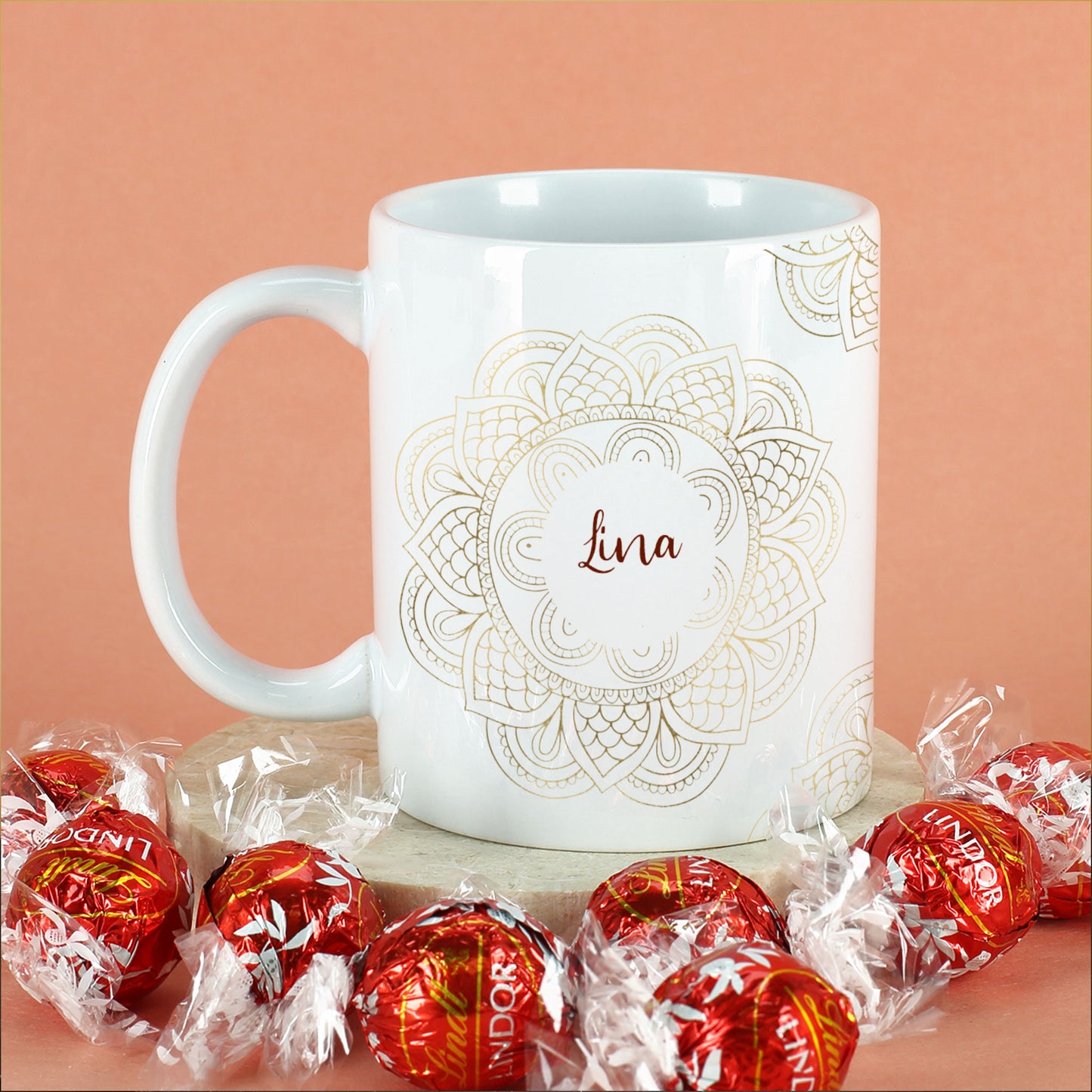 Geschenkset zu Ramadan mit personalisierter Tasse im Mandala-Design und süßer Füllung nach Wahl