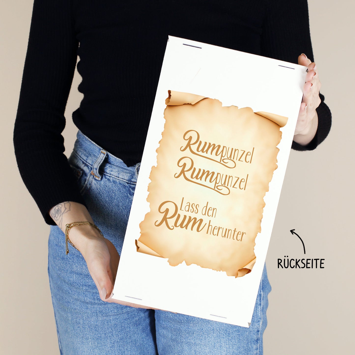 Rückseite der Rumpunzel-Geschenkbox mit Spruch auf Schriftrollenmotiv