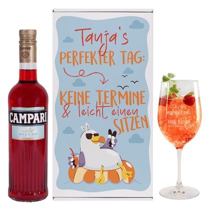 Freigestelltes Produktbild: Set mit Campari auf weißem Untergrund mit Fokus auf Druckdetails