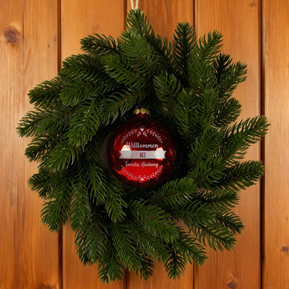 Türkranz & Wandschmuck mit personalisierter Christbaumkugel in Rot oder Weiß | Weihnachtsdeko