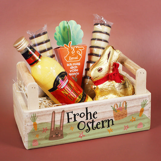 Oster Geschenkset im Holzkorb Frohe Ostern mit Eierlikör, Lindt Goldhase und personalisierter Möhrenverpackung