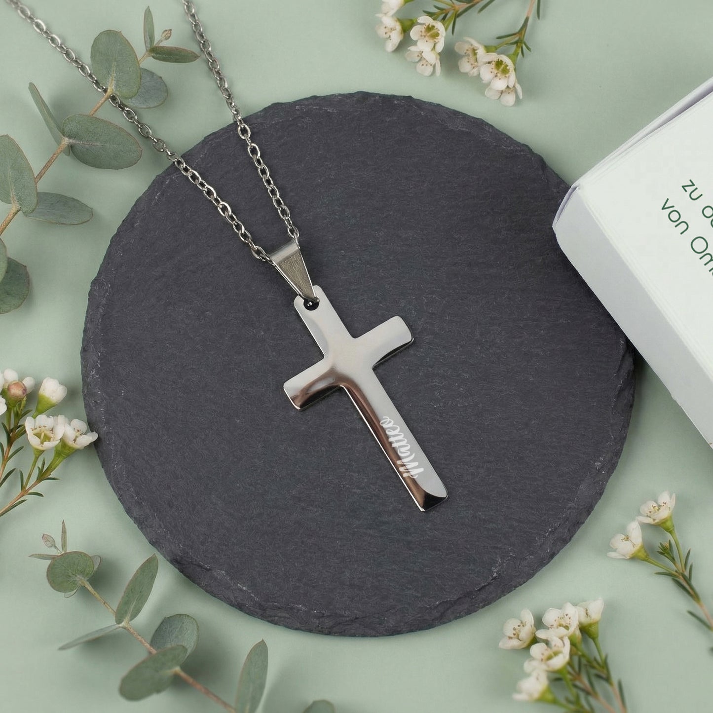 Silberne Kreuzkette mit graviertem Namen auf Kreuzanhänger