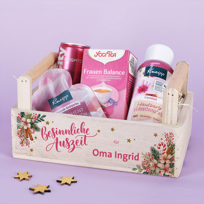Personalisierter Präsentkorb „Besinnliche Auszeit für Oma Ingrid“ mit City Rosato, YOGI TEA Frauen-Tee und Kneipp Badeprodukten