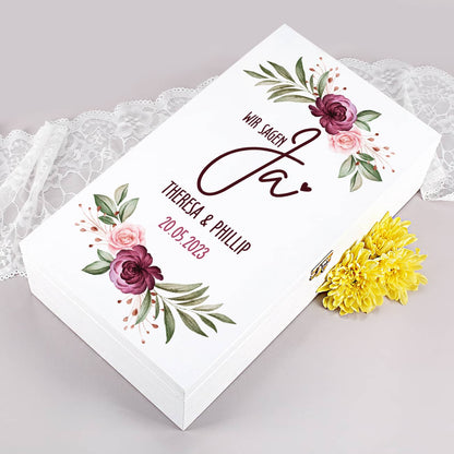 Geschenkkiste personalisiert mit Namen und Datum der Hochzeit