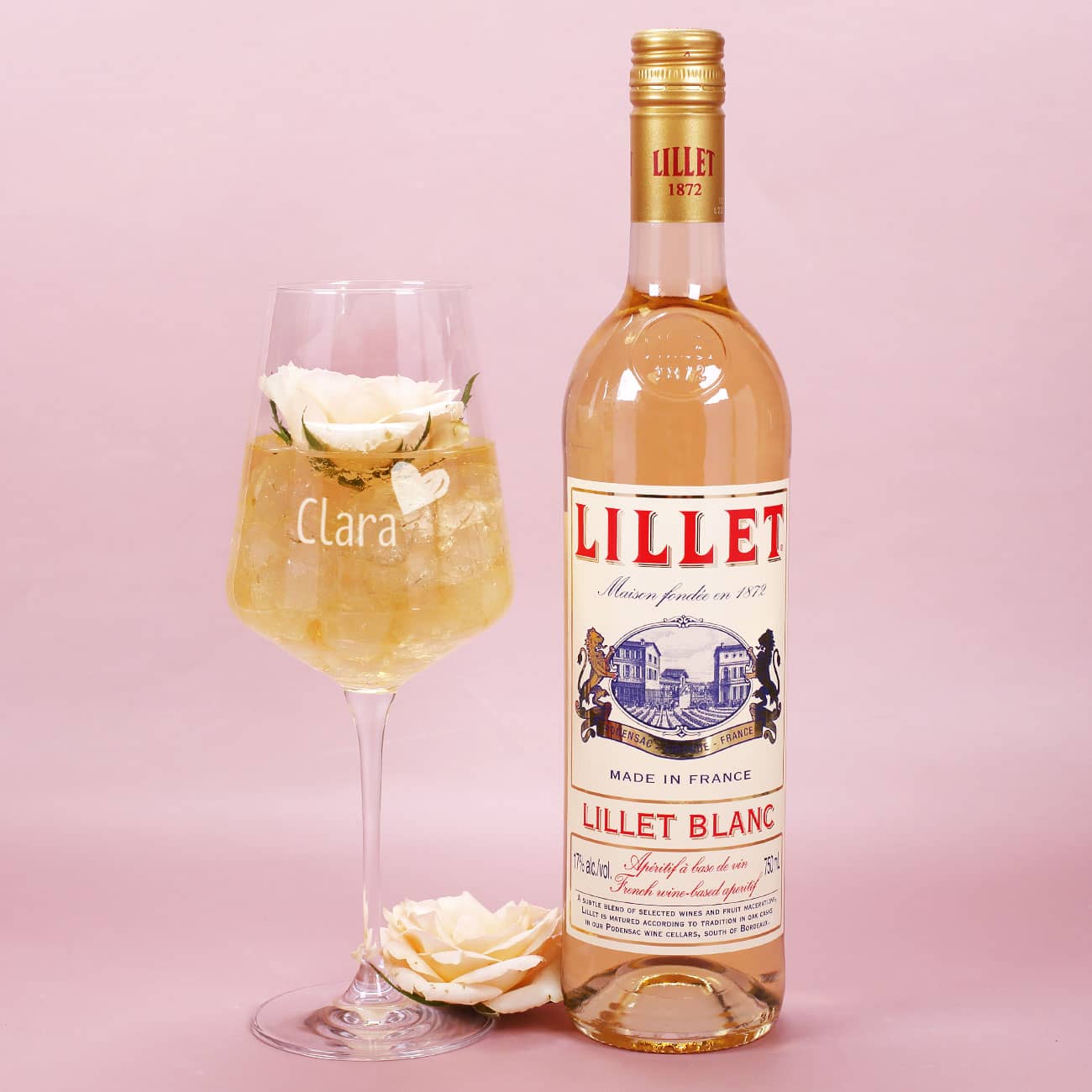 graviertes Weinglas mit Name und Herz, sowie Lillet blanc