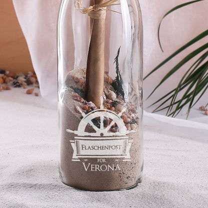 Maritime Gravur mit Ihrem Wunschnamen auf einer Flaschenpost