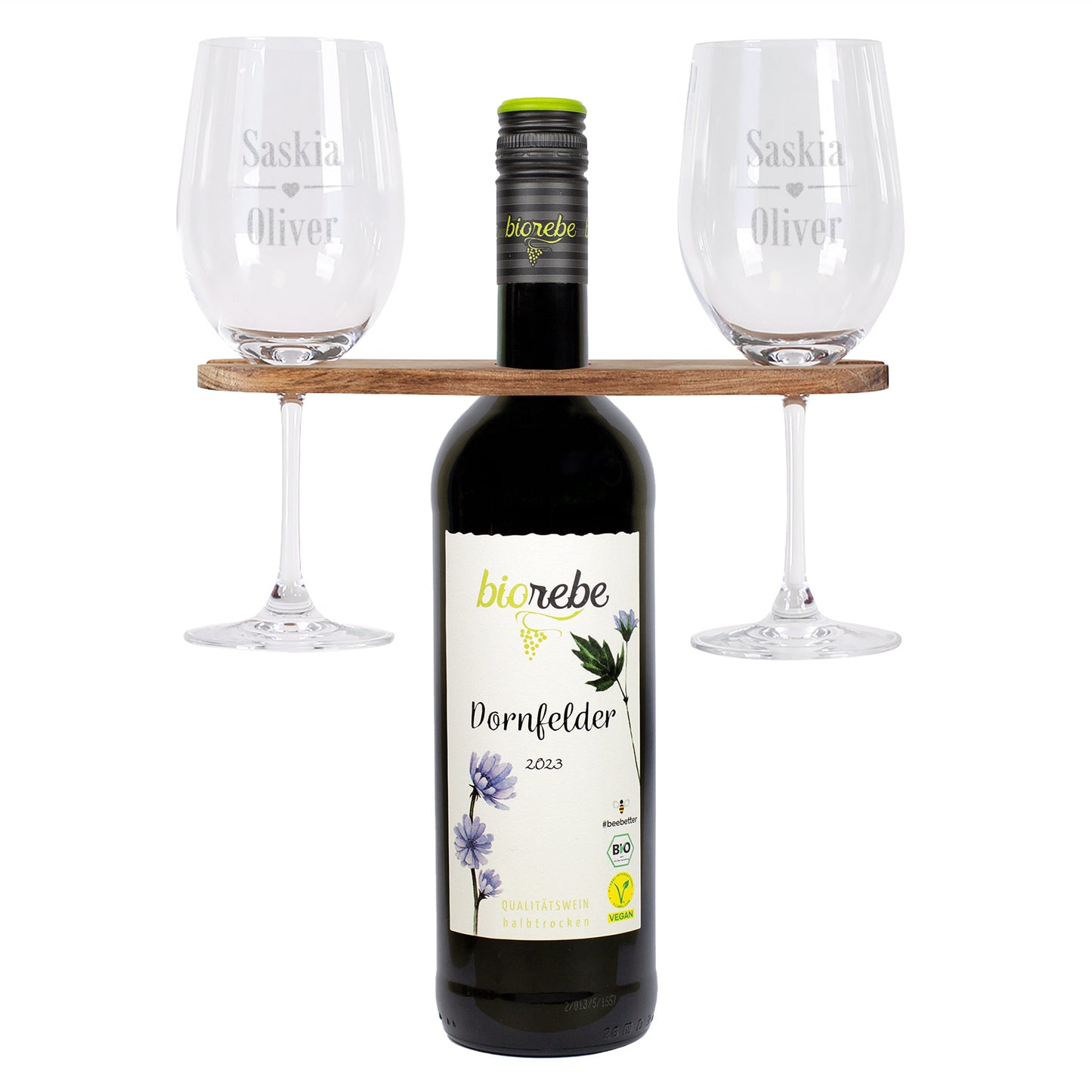 Biorebe Dornfelder Rotwein 2023 mit gravierten Gläsern (Namen Saskia und Oliver) und Weinbutler aus Holz