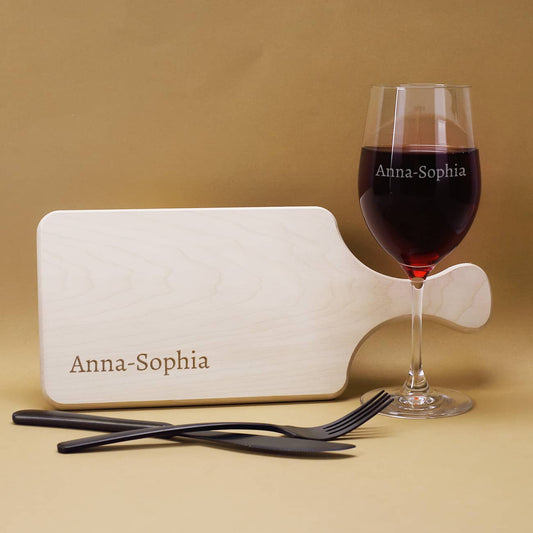 Holzbrettchen und Weinglas im Set graviert mit Name