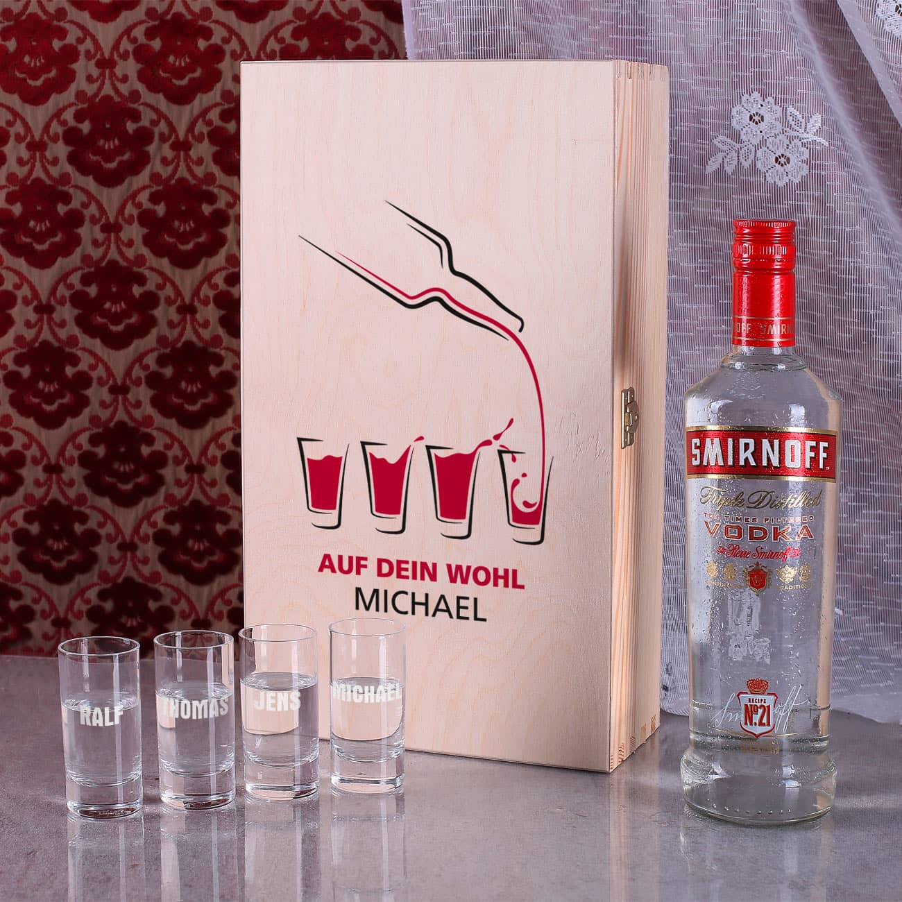 Geschenk-Set Vodka Smirnoff mit 4 gravierten Gläsern in Holzkiste verpackt.