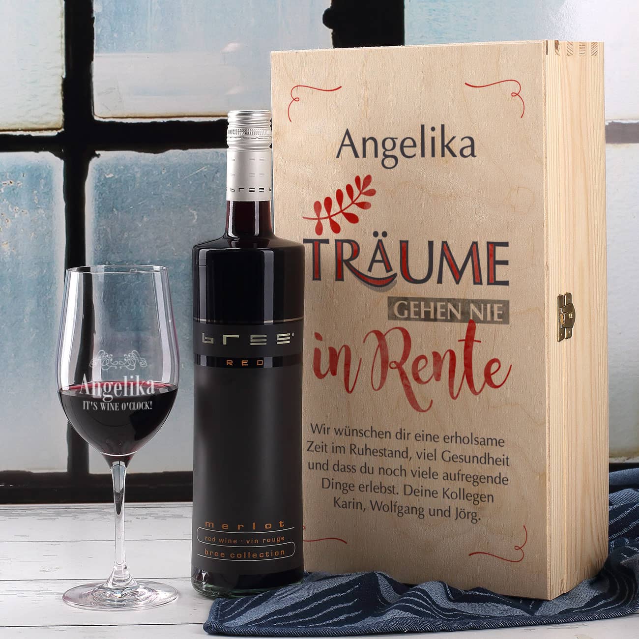 Holzbox, graviertes Weinglas und Weinflasche im Set