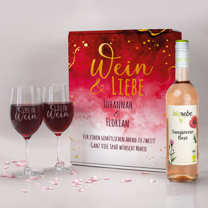 Liebe und Wein - Wein Geschenk Set mit zwei gravierten Weingläsern und Biorebe Wein