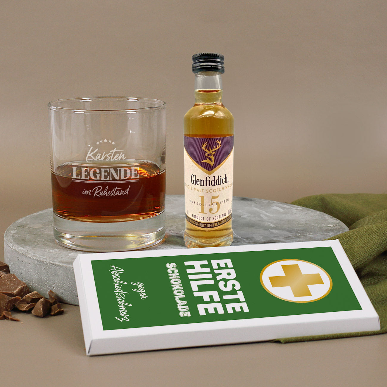 Legende in Rente Whisky-Geschenkset mit Glenfiddich, graviertem Glas und Schokolade