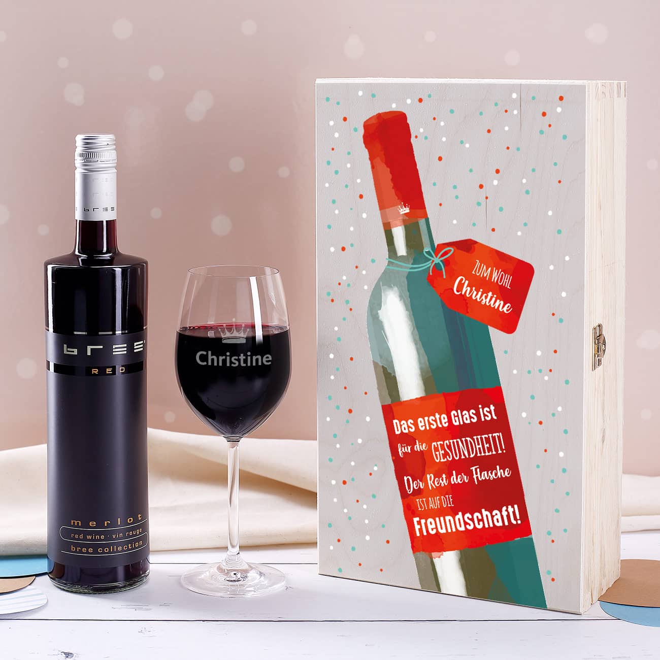 Weinset - Auf die Freundschaft mit graviertem Glas in edler Holzverpackung