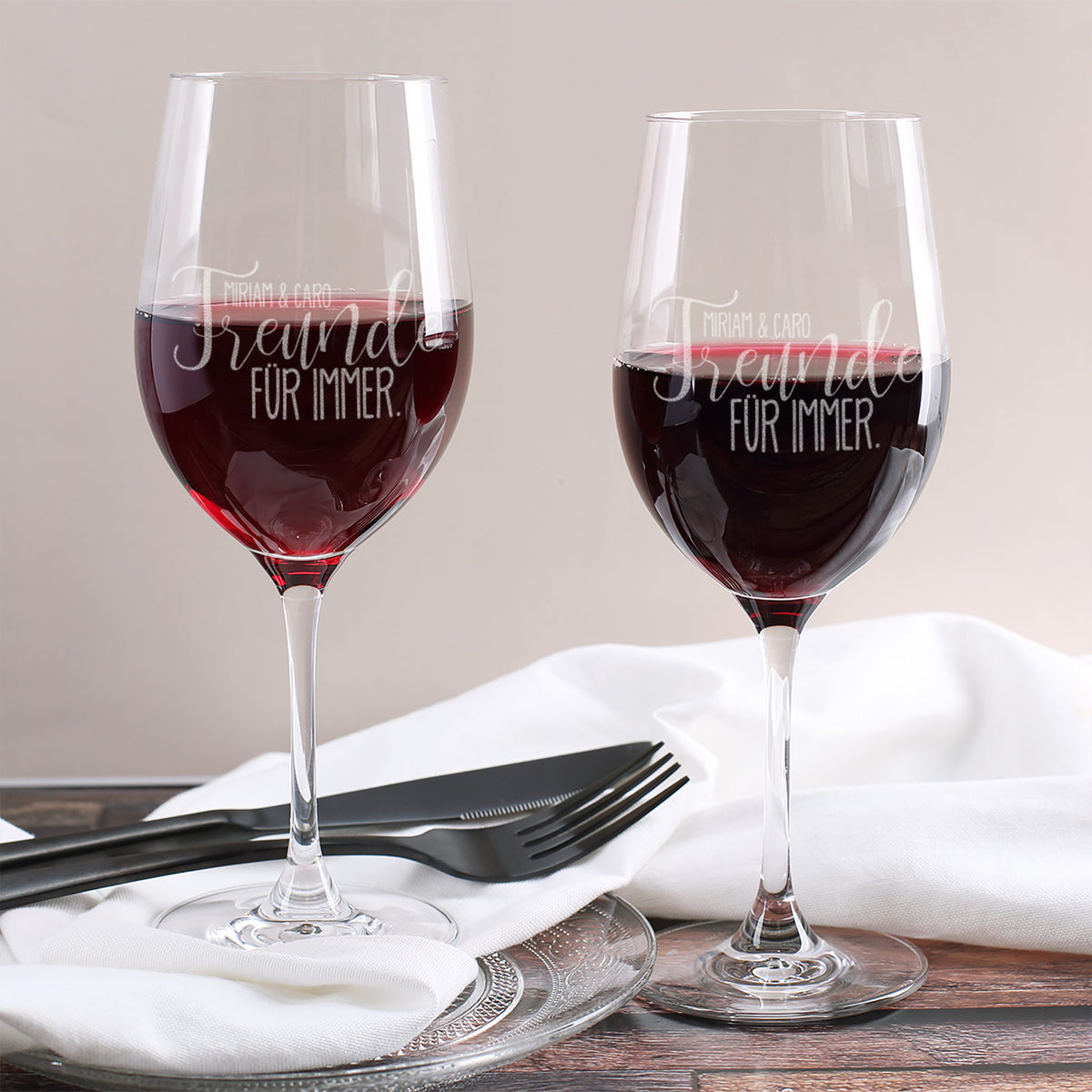 Geschenkset "Freunde für immer" in personalisierter Geschenkbox mit Biorebe Wein und Gläsern