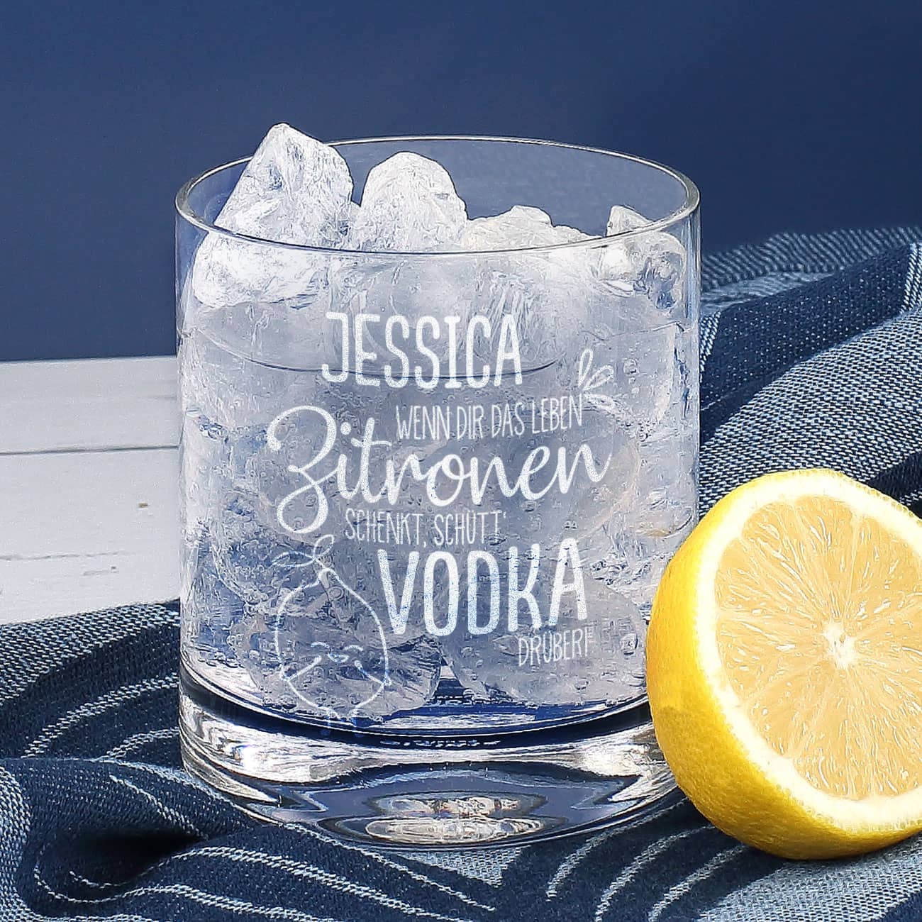 Vodka Lemon Geschenk-Set mit graviertem Glas und 1 kleine Flasche Absolut Vodka