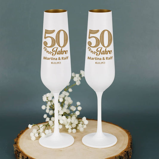 Gravierte Sektgläser zur Goldhochzeit mit Namen und Datum graviert