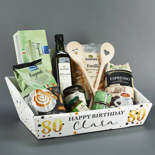 Gefüllter Geschenkkorb zum Geburtstag mit italienischen Leckereien