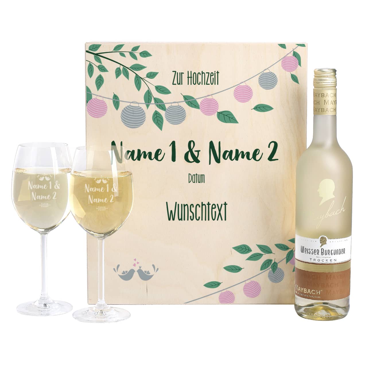 Gravierte Weingläser mit Weißwein in festlicher Holzverpackung zur Hochzeit