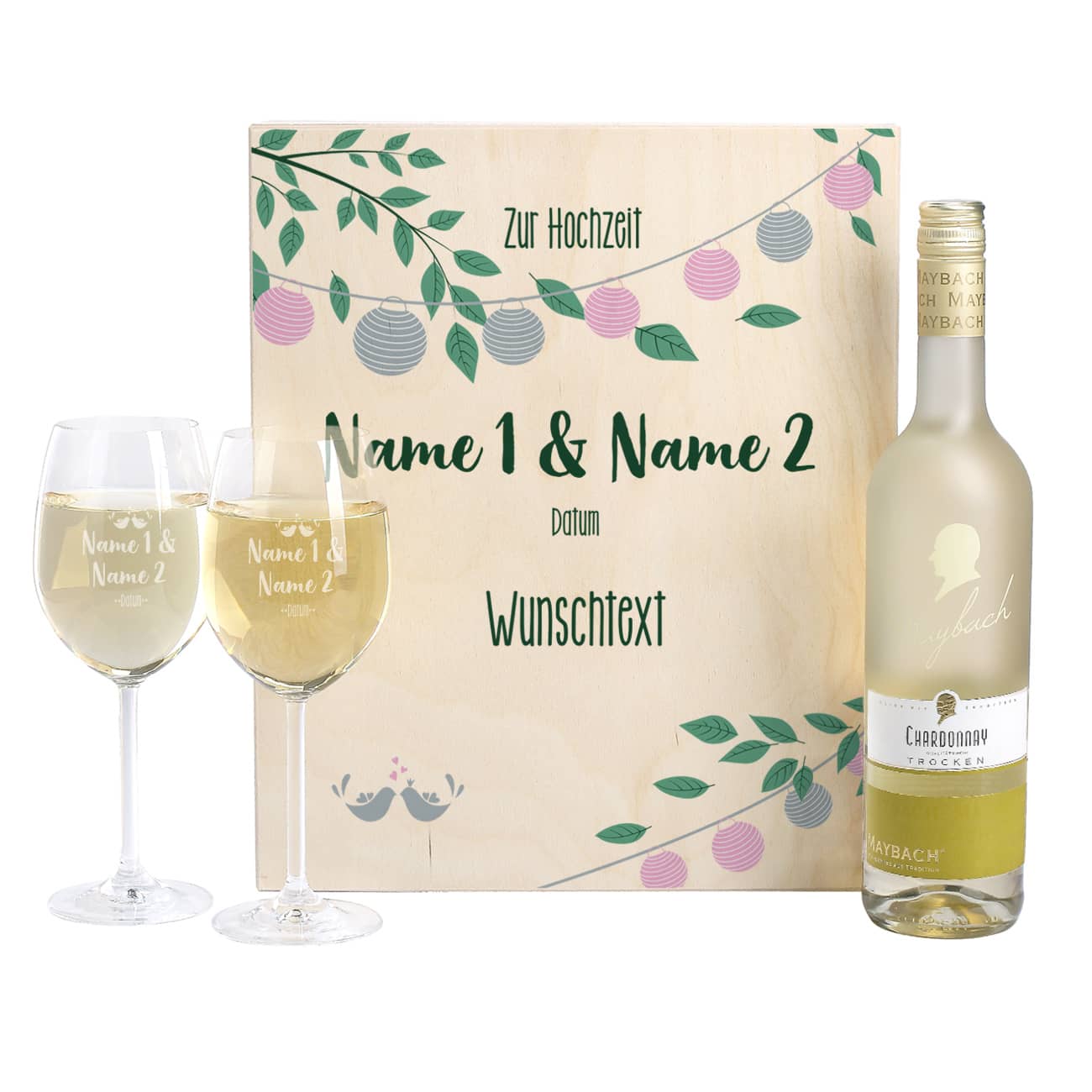 Gravierte Weingläser mit Weißwein in festlicher Holzverpackung zur Hochzeit