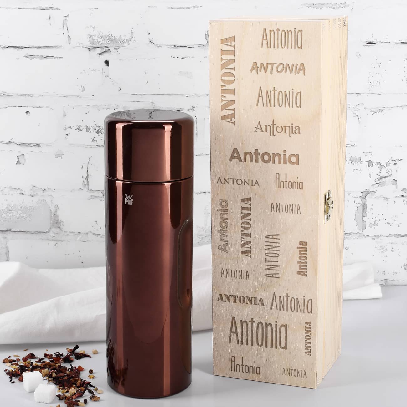 Thermosflasche von WMF mit persönlicher Holzbox