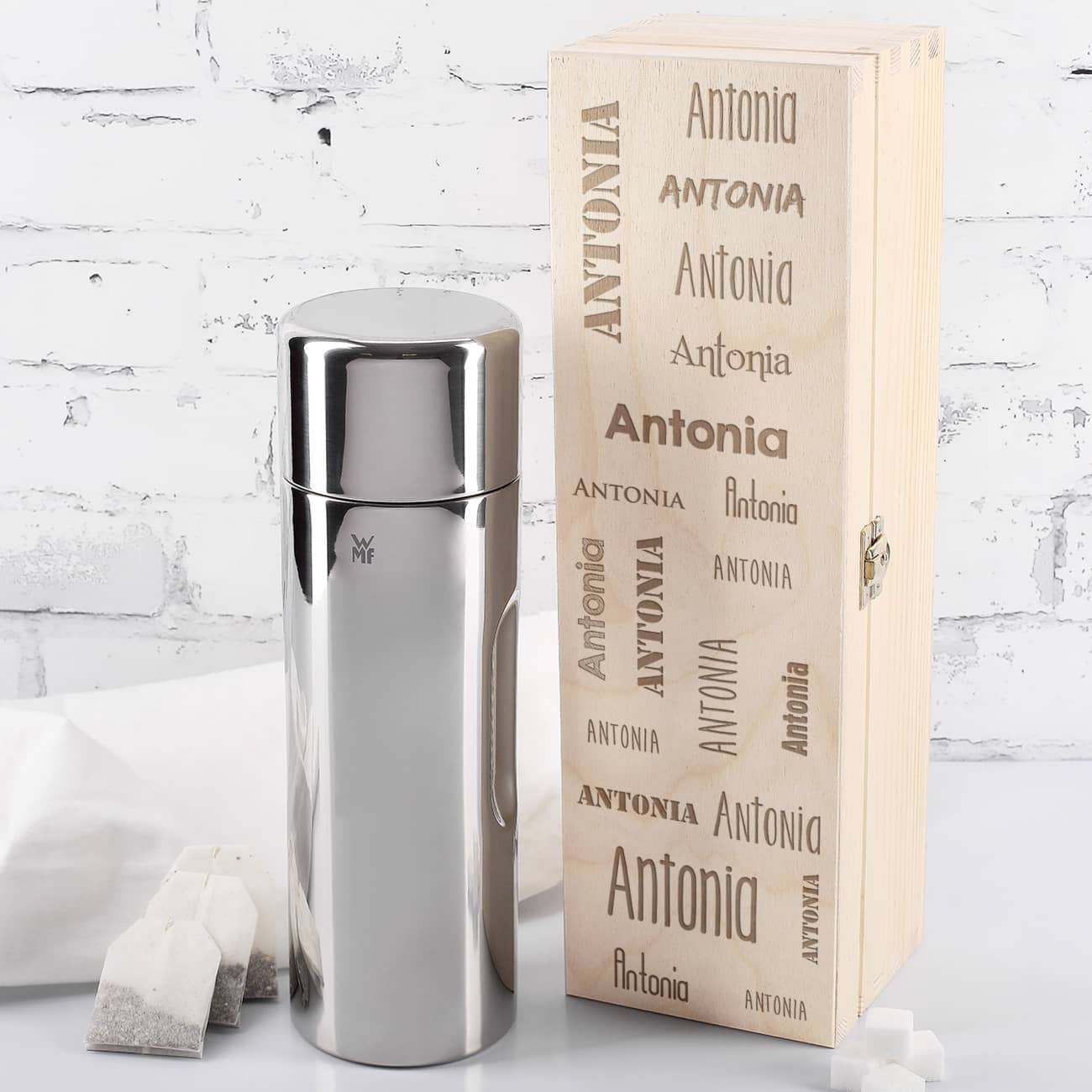 Thermosflasche von WMF mit persönlicher Holzbox