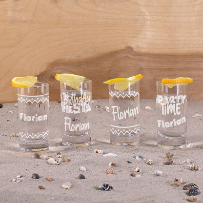 Vier kleine Schnapsgläser mit Ihrem Wunschnamen graviert