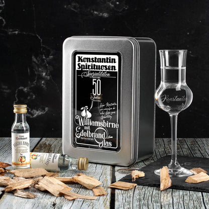 Williamsbirne Schnaps mit graviertem Schnapsglas in bedruckter Metallschachtel als Geschenkverpackung